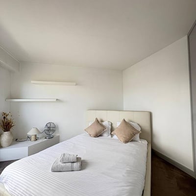 Rent of a 2-room apartment with a panoramic tower view, 42 m², 16th arrondissement, Paris, France